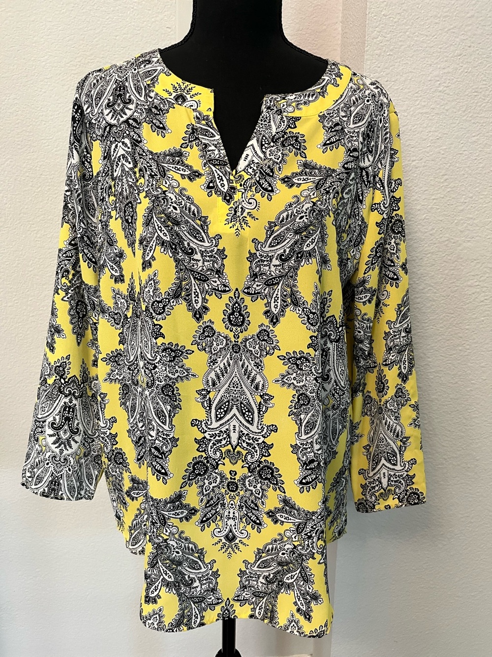 Womens Large High Low Blouse Top Shirt Black White Yellow Est 1946 Polyester